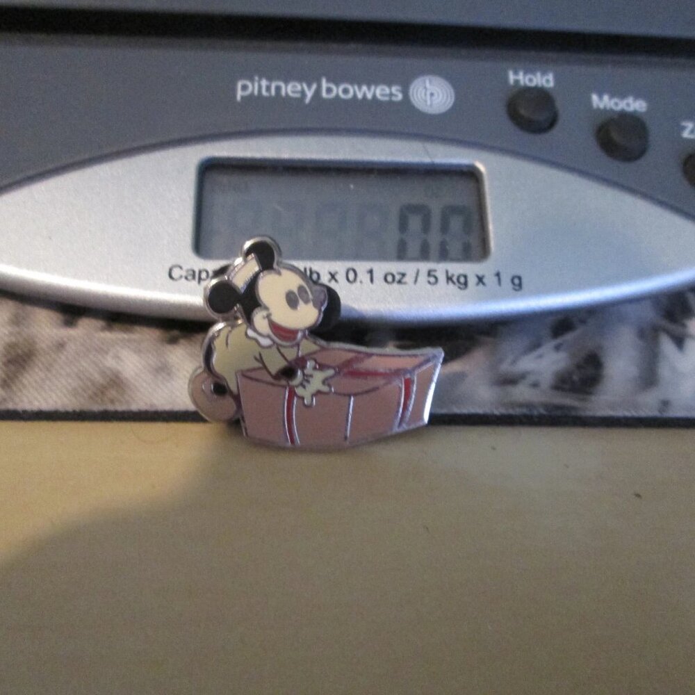 Disney Orphan Mouse Opening Present 2003 Advent Calendar Pin